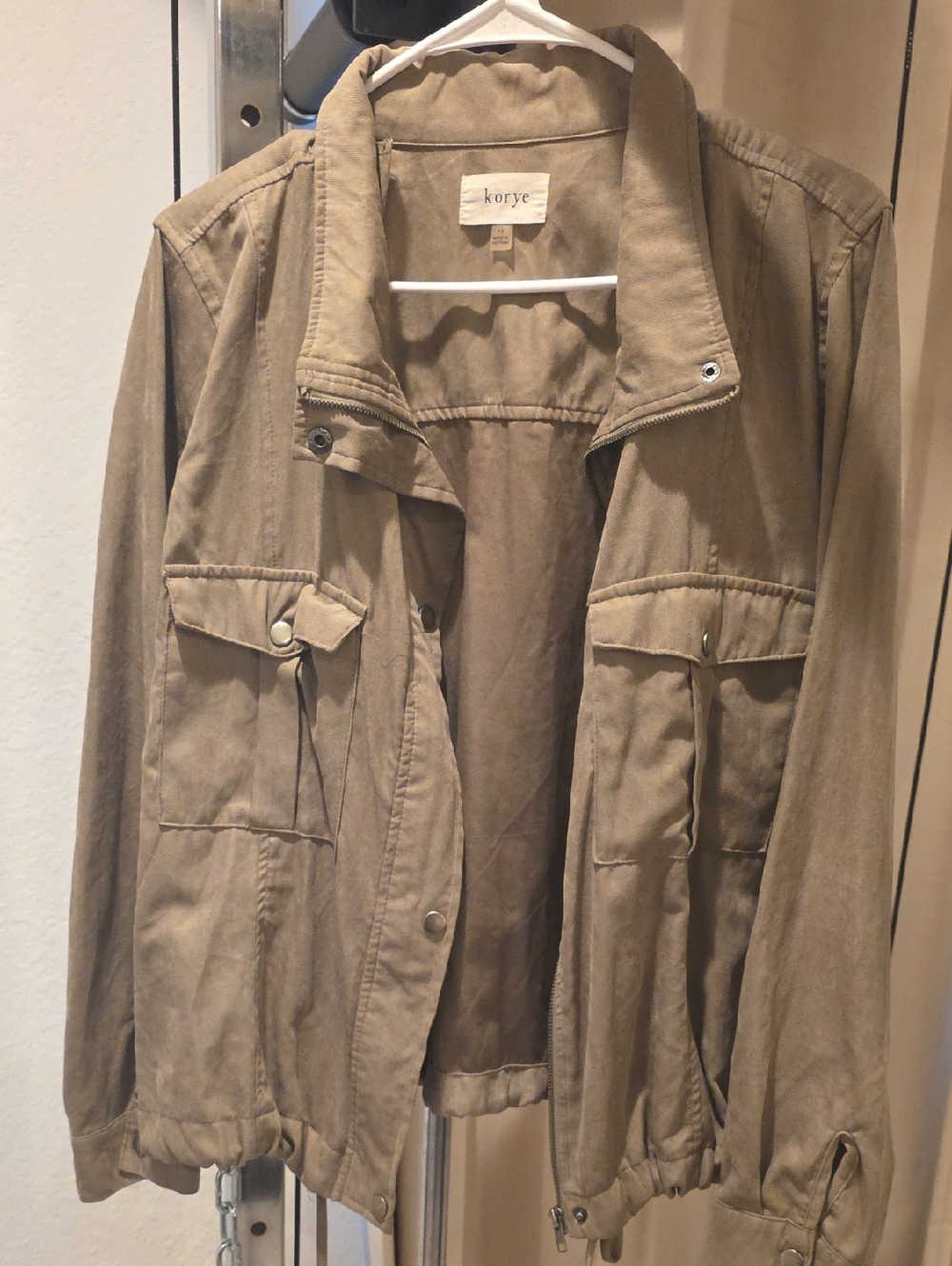 KORYE  Women's Utility Jacket in Taupe